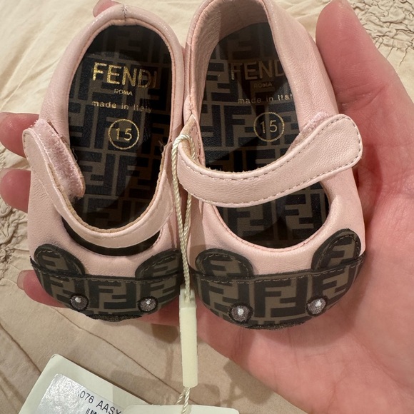 Fendi Baby Pink Bear Logo Baby Shoes - Picture 5 of 11